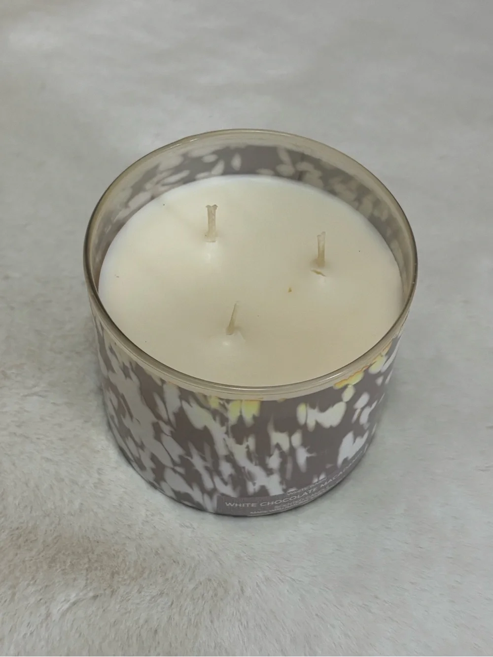 White Barn White Chocolate Macadamia 3-Wick Candle - Picture 2 of 3
